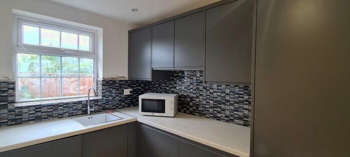 Studio To Rent In Hendon Way, London, NW2