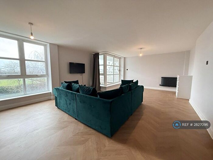 2 Bedroom Flat To Rent In Barrier Point Road, London, E16