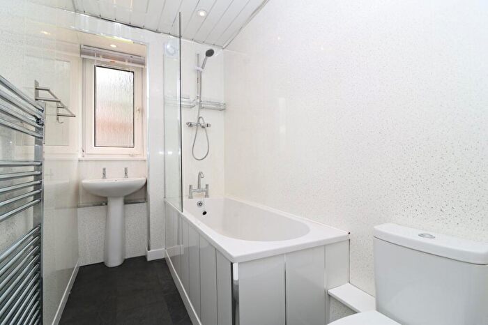 2 Bedroom Flat To Rent In Dumbarton Road, Glasgow, G14
