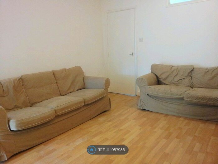 2 Bedroom Flat To Rent In Avenue Road, Seven Sisters, N15