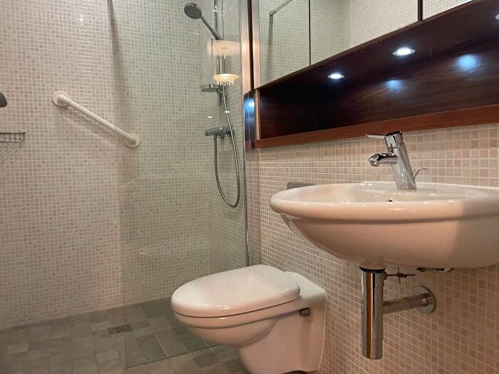2 Bedroom Retirement Property For Sale In Parham House, Bramshott Place, King George's Drive, Liphook, Hampshire, GU30
