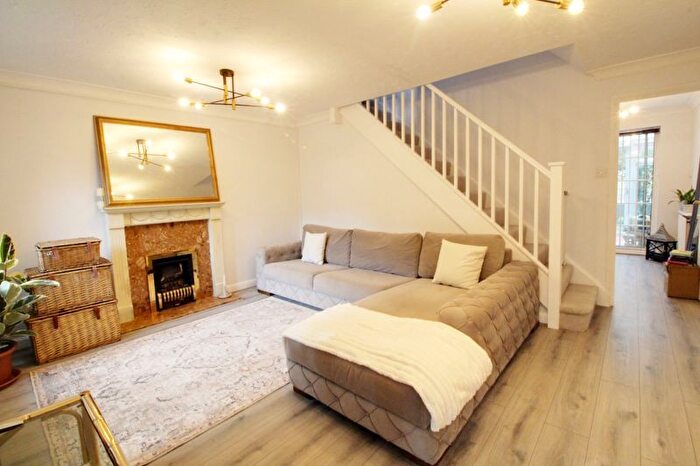 3 Bedroom Link Detached House For Sale In Thomas Rochford Way, Cheshunt, EN8