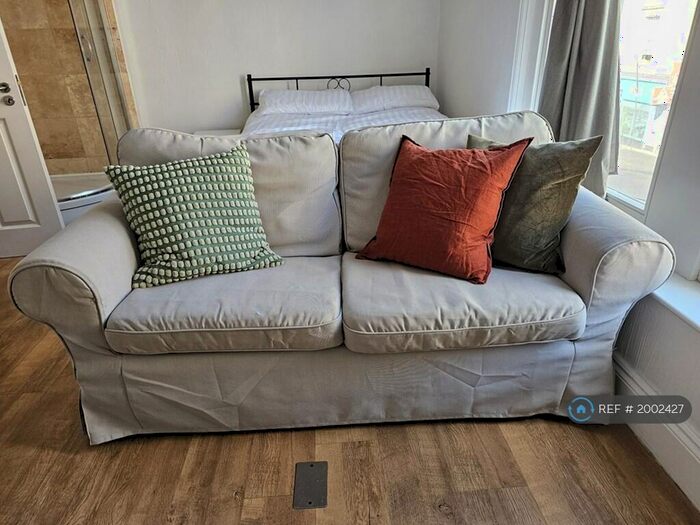 Studio To Rent In First Floor, Bristol, BS8