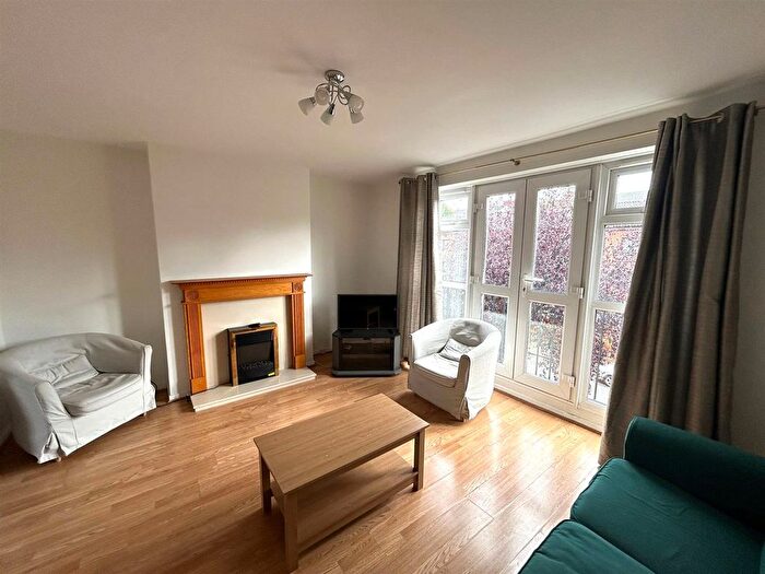 2 Bedroom Flat To Rent In Milton Grove, London, N16