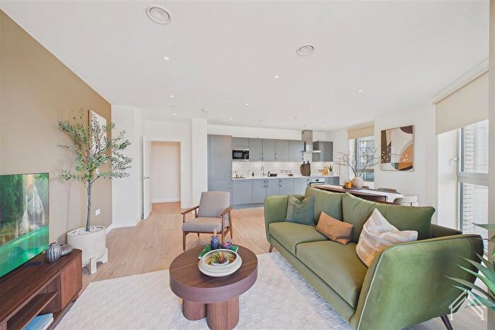3 Bedroom Flat To Rent In Ealing Road, Wembley, HA0