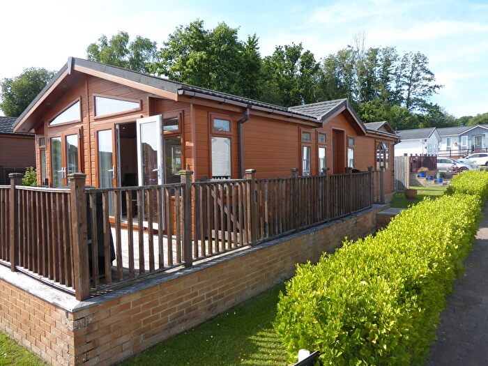 2 Bedroom Mobile/park Home For Sale In Wickham Court, Southwick Road, North Boarhunt, Fareham, PO17