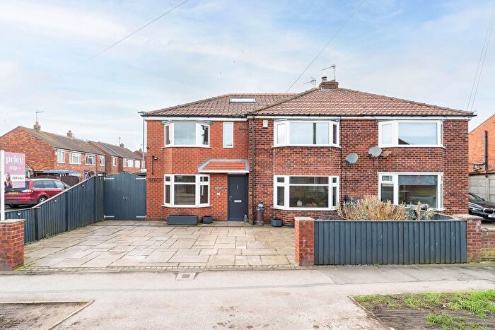 3 Bedroom Semi Detached House For Sale In Maythorn Road, Huntington, York, YO31