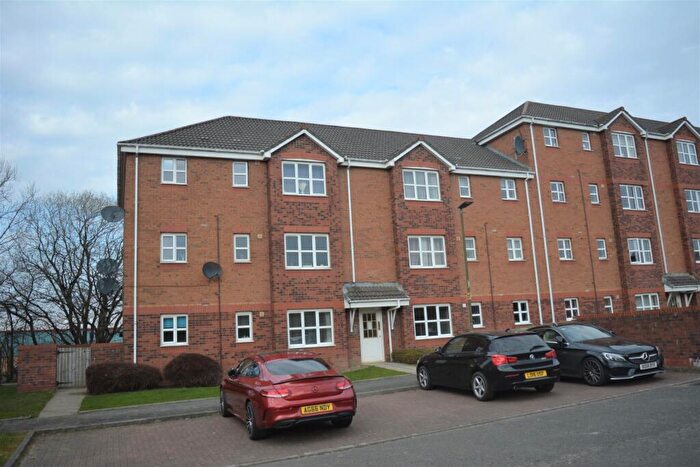 2 Bedroom Flat To Rent In Canavan Court, Falkirk, Stirling, FK2