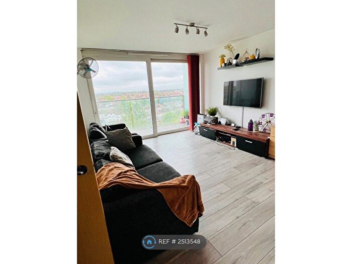 2 Bedroom Flat To Rent In The Blenheim Centre, Hounslow, TW3