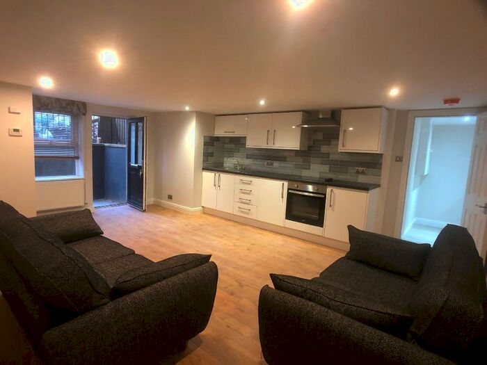 1 Bedroom Ground Flat To Rent In Basement Flat, Alderson Road, Harrogate, North Yorkshire, HG2