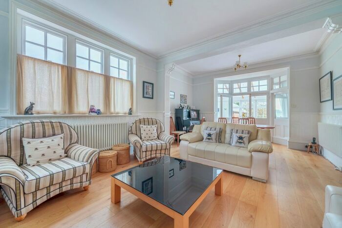 5 Bedroom Detached House To Rent In Boyn Hill Road, Maidenhead, SL6