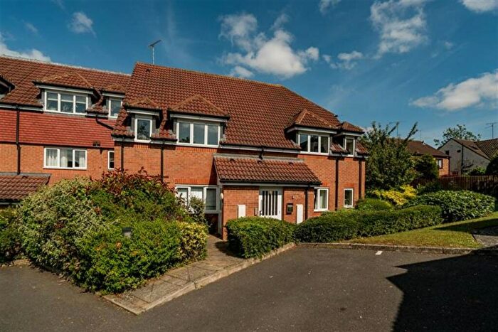 2 Bedroom Flat To Rent In Iver Court, Lenborough Road, Buckingham, MK18