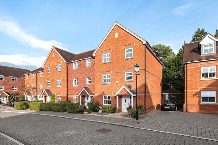4 Bedroom End Of Terrace House For Sale In Fitzroy Place, Reigate, Surrey, RH2