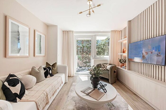 1 Bedroom Flat For Sale In Southall Grove, Southall, UB1