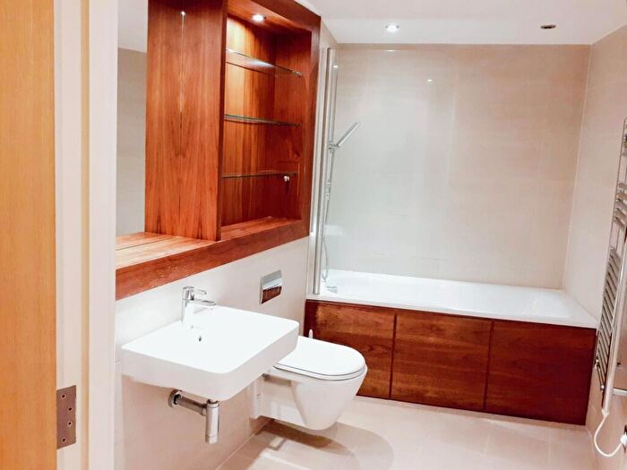 1 Bedroom Flat To Rent In Wharf Approach, Leeds, West Yorkshire, LS1