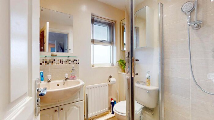 4 Bedroom Detached House For Sale In Nightingale Crescent, Bradville, Milton Keynes, MK13