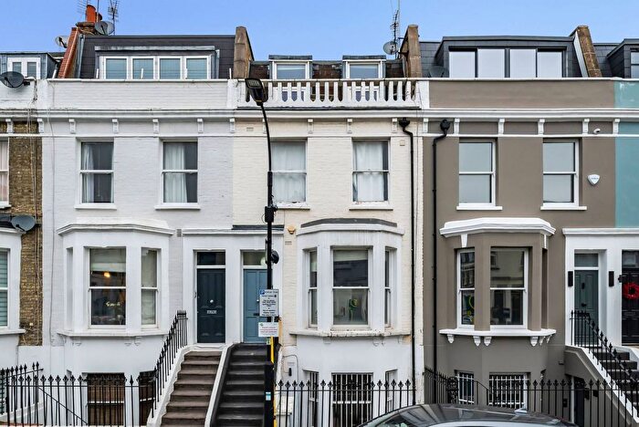 3 Bedroom Flat To Rent In Halford Road, West Brompton, London, SW6