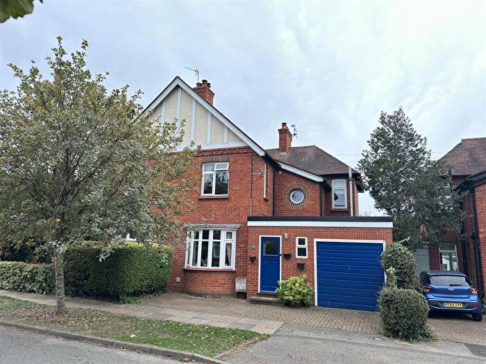 3 Bedroom Semi-Detached House For Sale In Blenheim Avenue, Stony Stratford, Milton Keynes, MK11