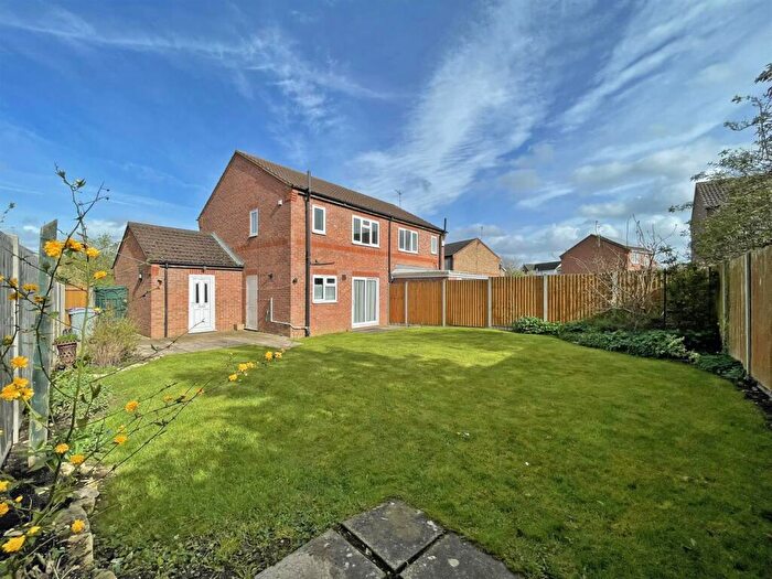 3 Bedroom Semi-Detached House To Rent In Campion Grove, Stamford, Lincolnshire, PE9
