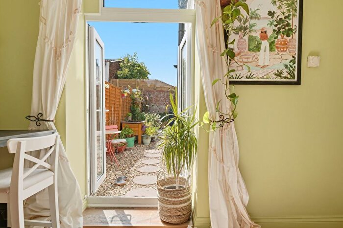 1 Bedroom Flat For Sale In Church Road, St. George, BS5