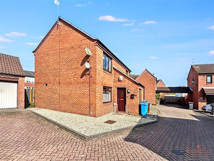 2 Bedroom Flat To Rent In Admirals Croft, Hull, HU1