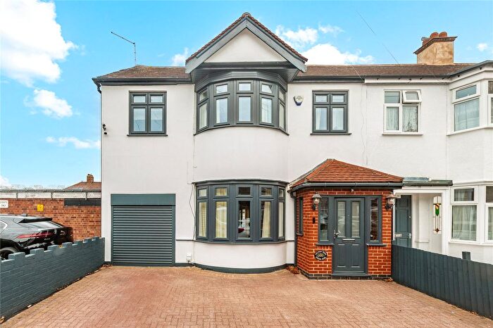 4 Bedroom End Terrace House For Sale In Staines Road, Ilford, IG1