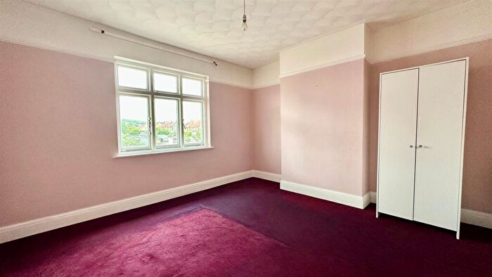 2 Bedroom Flat For Sale In Crabtree Lane, Lancing, BN15