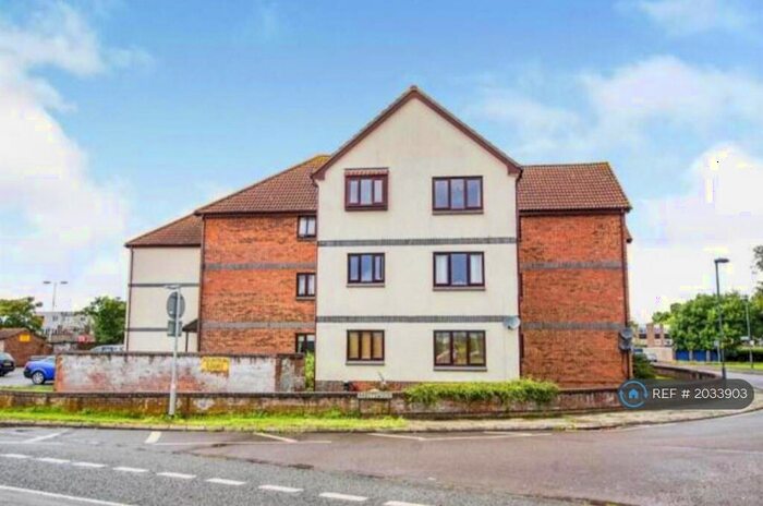 2 Bedroom Flat To Rent In Fountain Court, Yate, Bristol, BS37