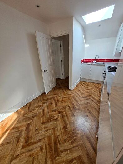 2 Bedroom Flat To Rent In Trinity Road, London, SW17
