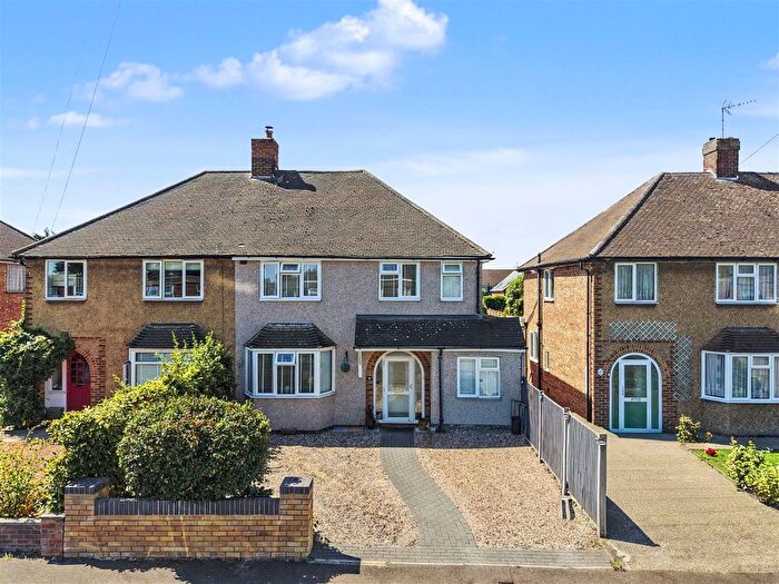 4 Bedroom Semi-detached House For Sale In Heathfield Road, Hitchin, SG5