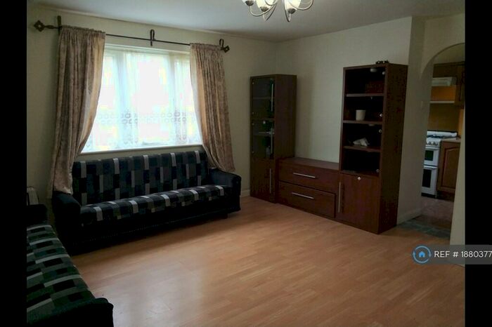 2 Bedroom Flat To Rent In Goodmayes, Ilford, IG3