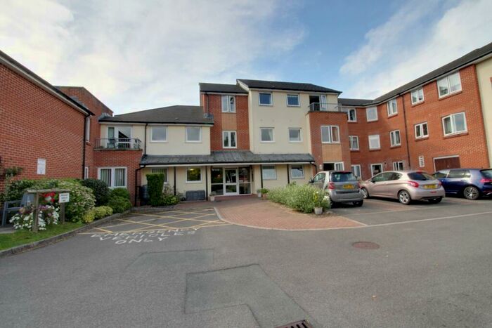 1 Bedroom Retirement Property For Sale In London Road, Cowplain, PO8