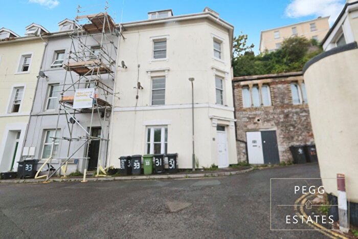 3 Bedroom Flat For Sale In Rock Road, Torquay, TQ2