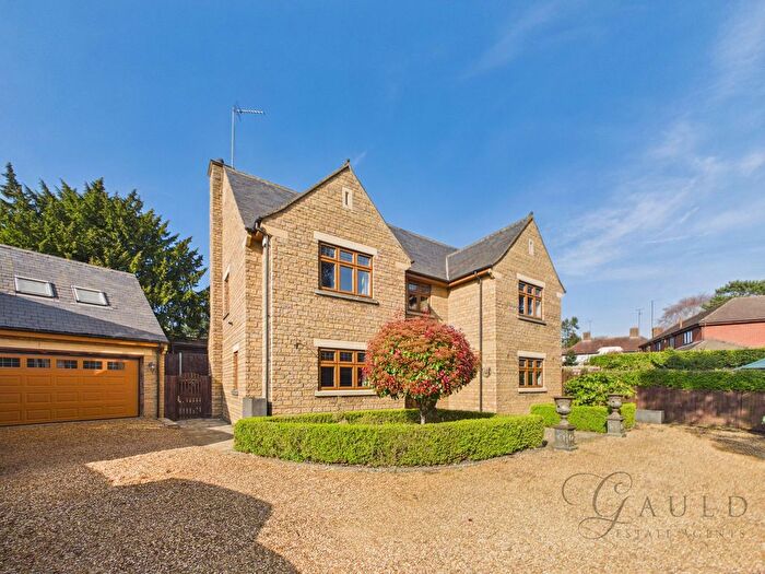 6 Bedroom Detached House For Sale In Cotton Meadow, Northampton, NN5