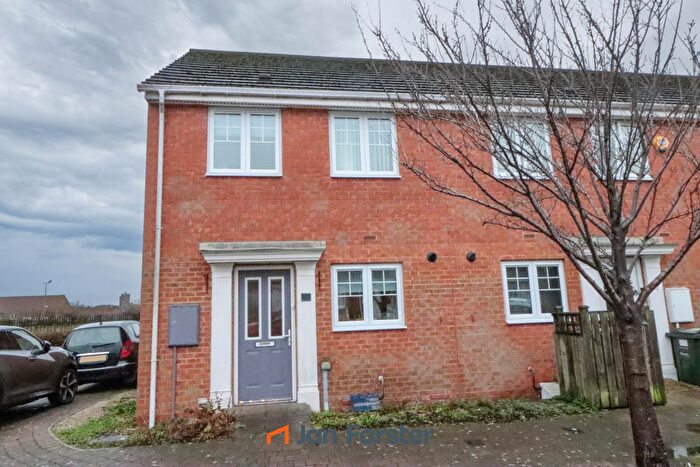3 Bedroom End Of Terrace House For Sale In Neston Court, Newcastle Upon Tyne, NE3