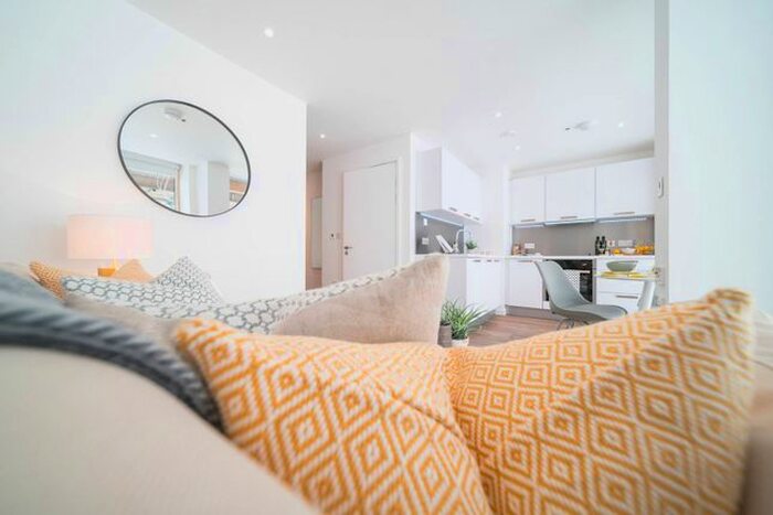 Studio To Rent In Queen Street, Maidenhead, SL6