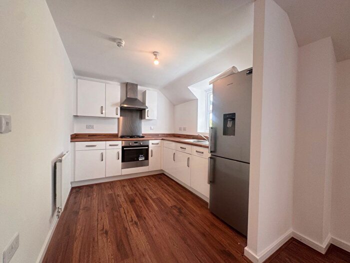 2 Bedroom Flat To Rent In Apartment, Cowdray Court, B29