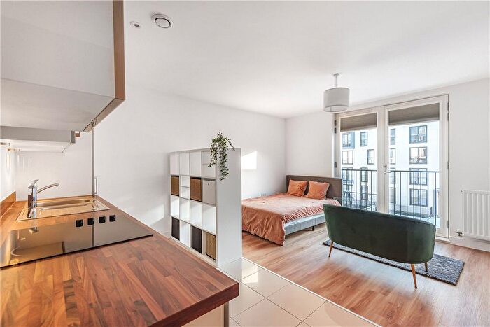 1 Bedroom Flat To Rent In Longmead Terrace, Bath, Somerset, BA2