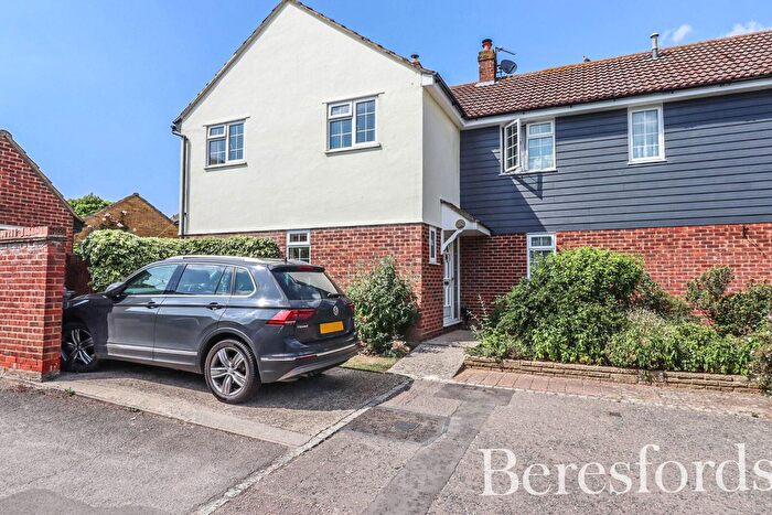 4 Bedroom Semi-detached House For Sale In Fortune Close, Great Leighs, CM3