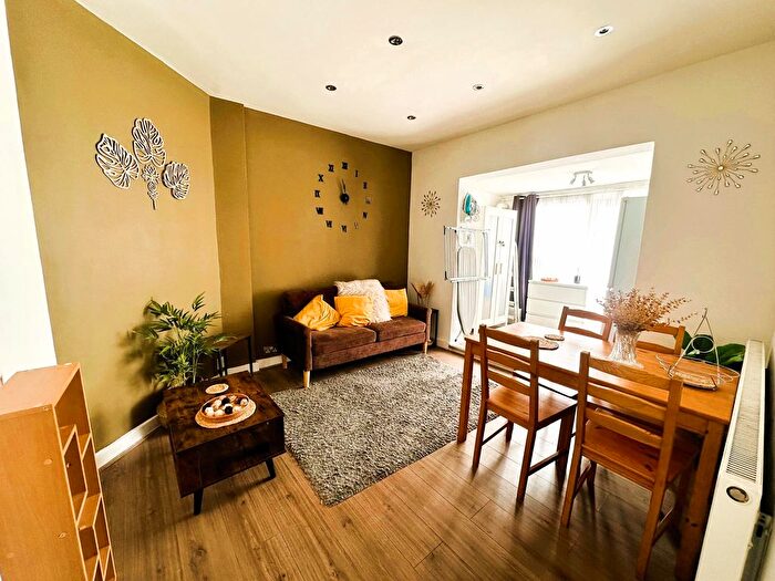 4 Bedroom Terraced House To Rent In Seely Road, Tooting, London, SW17