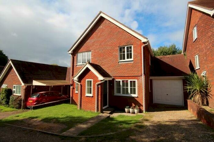 4 Bedroom House To Rent In Little East Street, RH14