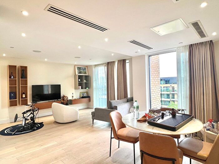 2 Bedroom Flat To Rent In Central Avenue, London, SW6