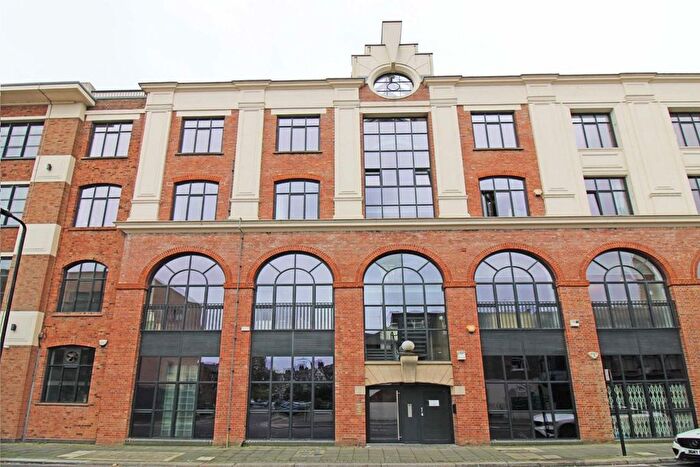 2 Bedroom Flat To Rent In Warple Way, London, W3