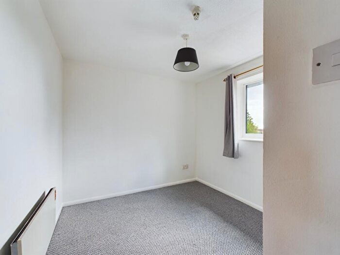 1 Bedroom Flat To Rent In Honeywood Close, Hilsea, Portsmouth, PO3