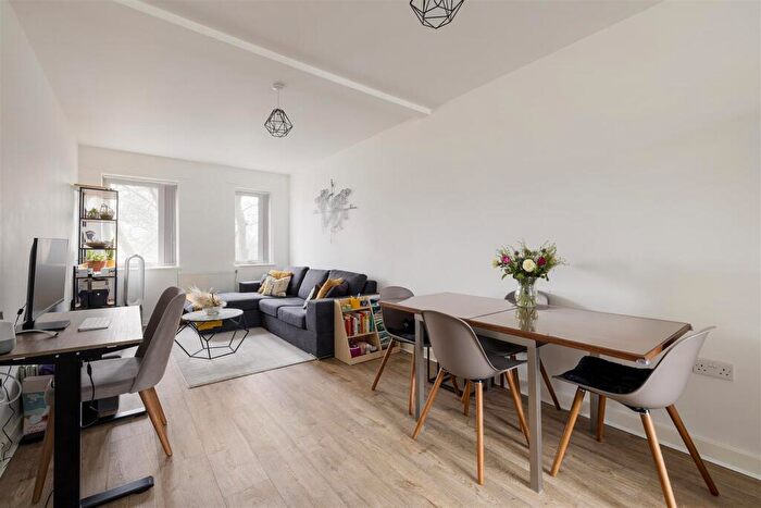 1 Bedroom Flat For Sale In Lea Bridge Road, Hackney, E5