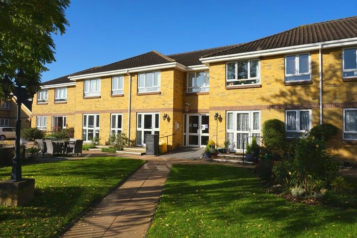 1 Bedroom Flat To Rent In Clayton Road, Chessington, Surrey., KT9