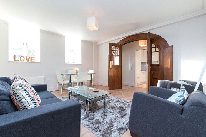 2 Bedroom Apartment To Rent In Mile End Road, London, E1