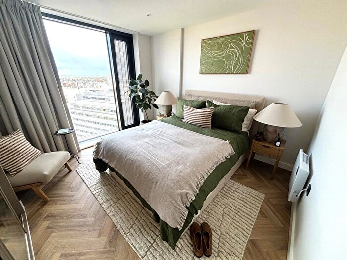 2 Bedroom Apartment To Rent In One Eastside, Jennens Road, Birmingham, West Midlands, B4