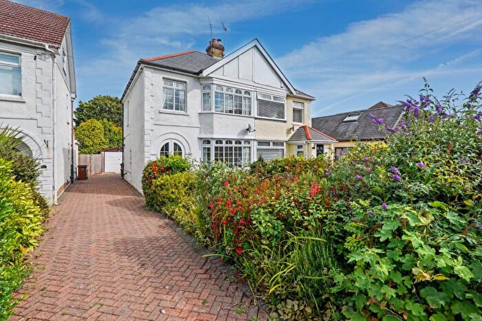 3 Bedroom Semi-Detached House For Sale In Asquith Road, Wigmore, Rainham, ME8