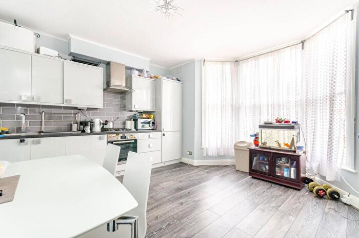 2 Bedroom Flat For Sale In Dowanhill Road, Catford, London, SE6